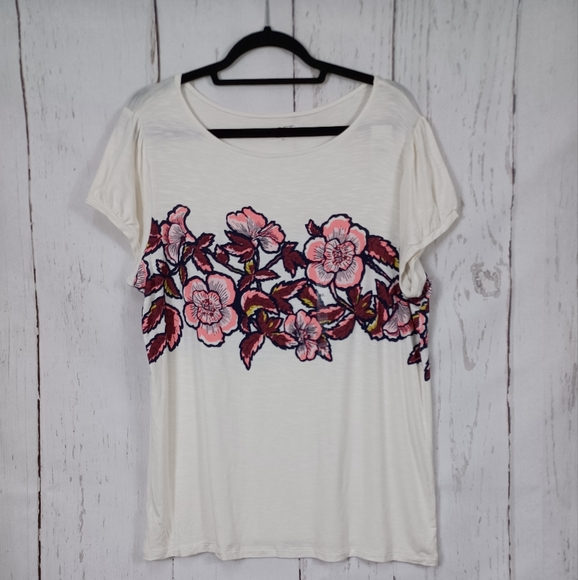 LOFT Tops - NWT LOFT Top T-Shirt Ivory with Burgungy Pink Flowers